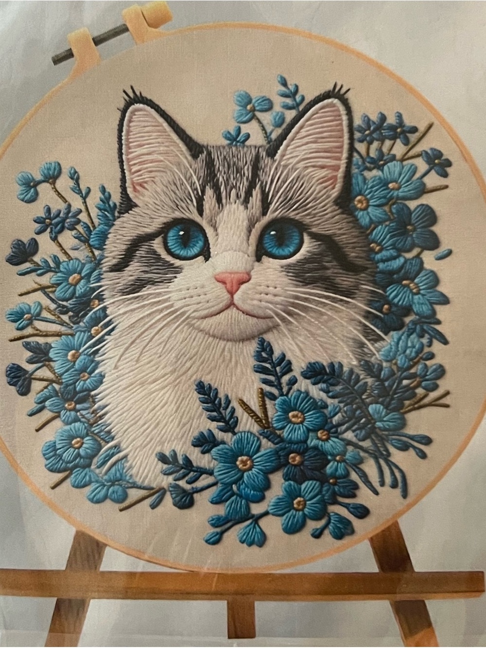 DIY embroidery kit  -  Blue-eyed cat. 8” diameter
